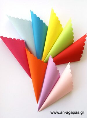 Χάρτινα  χωνάκια  σε  διάφορα  χρώματα
